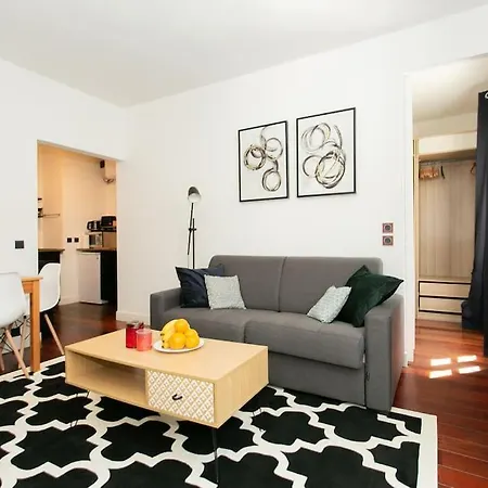 Apartment Trois Pieces Au Coeur De Montmartre Paris